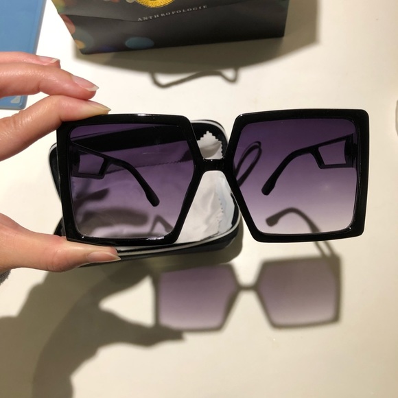 Brand new sunglasses - Picture 7 of 8